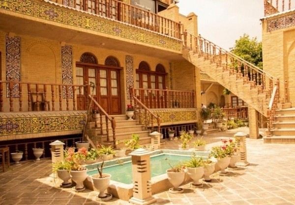 فضای داخلی اقامتگاه سنتی فروغ مهر شیراز